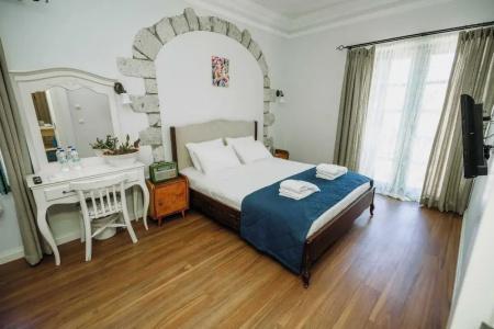 Beyaz Kapi Boutique - 14