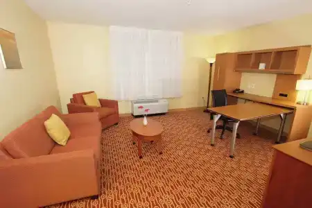 TownePlace Suites by Marriott - 37