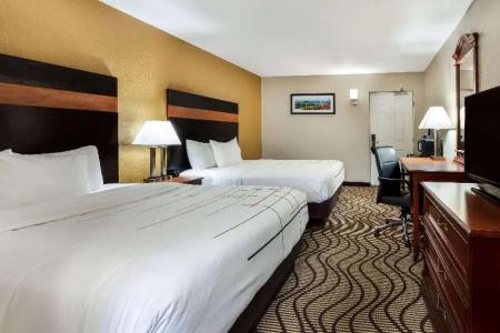 La Quinta Inn by Wyndham near Cedar Point - 29