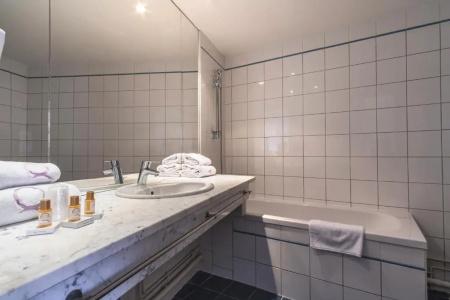 Ours Blanc - Place Victor Hugo - 52