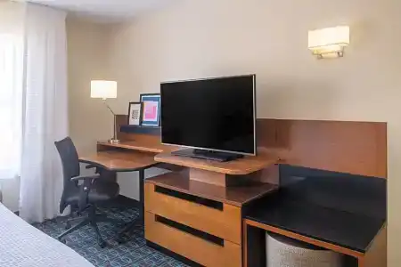 Fairfield Inn West - 54