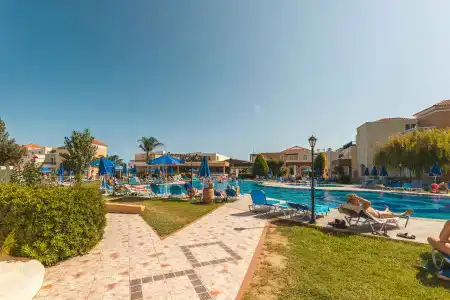 Chrispy Waterpark Resort - 16