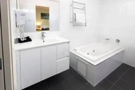 Cardiff Executive - 8