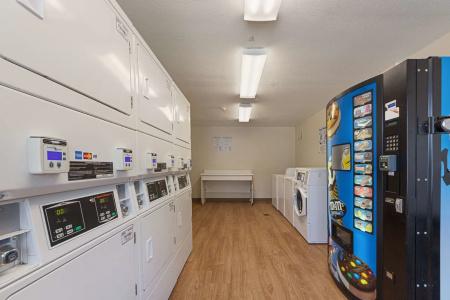 HomeTowne Studios by Red Roof Dallas - - 14