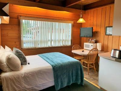 Breakers Boutique Inn - 142