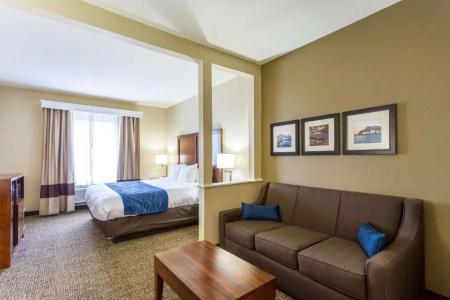 Comfort Inn & Suites Airport - 36