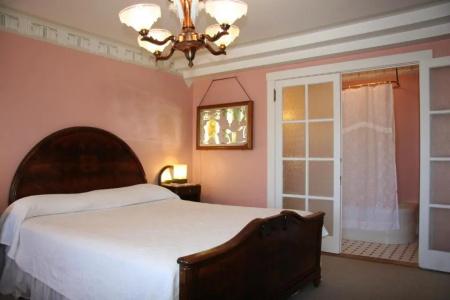 Martine Inn - 86