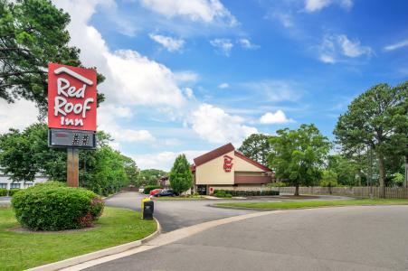 Red Roof Inn Virginia Beach - 43