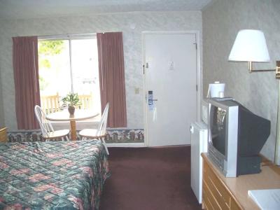 Castlewood Inn - 5