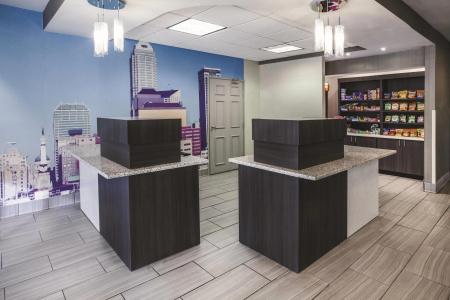 La Quinta Inn by Wyndham Indianapolis North at Pyramids - 12