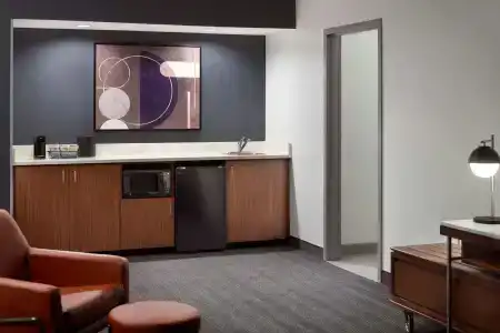 Courtyard by Marriott Broadway - 6