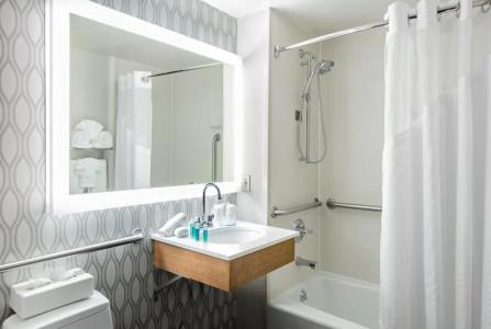 Holiday Inn Express Brooklyn, An Ihg - 8