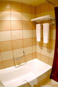 Al Liwan Suites - 76
