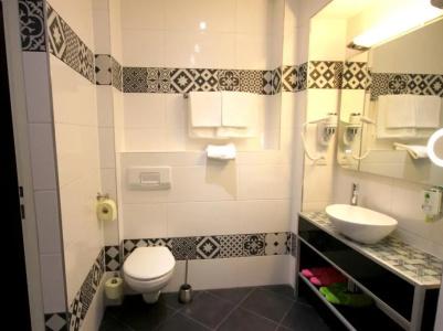 Best Western Plus Celebrity Suites - 109