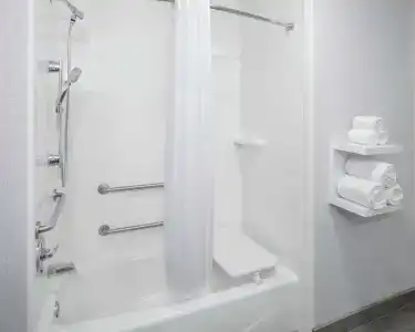 Hampton Inn & Suites - 9