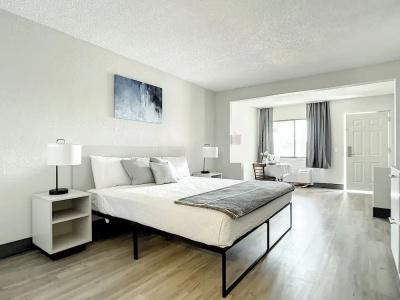 TraveSuites by Wyndham East Gate Orange - 57