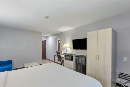Days Inn by Wyndham Savannah Gateway I-95 - 3