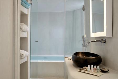 Cosmopolitan Suites - Small Luxurys of the World - 7