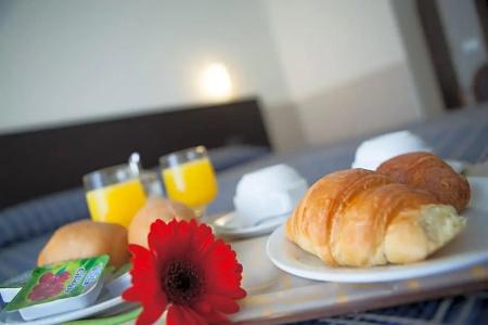 Auto Park Con Ristorante Interno e Grande Parcheggio Gratuito - 42