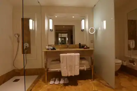 Charisma De Luxe - 6