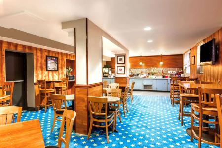 Ramada by Wyndham - 14