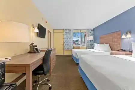 Days Inn by Wyndham Orlando Near Millenia Mall - 23