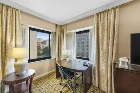 Capital Hilton - 80