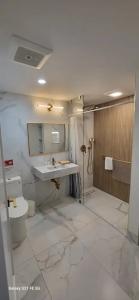 Green Island Inn - 108