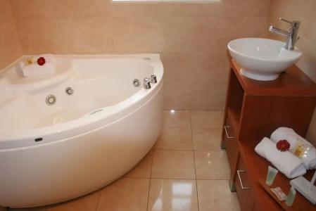 Best Western Le Cheval Blanc -Centre- Vieux Port - 143