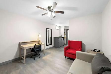 Country Inn & Suites by Radisson, West, KS - 91