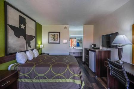 Super 8 by Wyndham Airport - 34