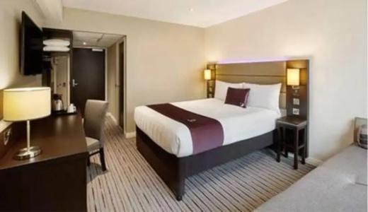 Premier Inn East - 13