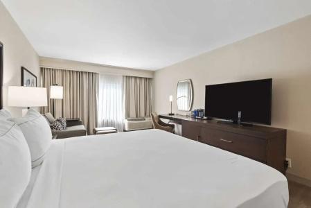 DoubleTree by Hilton - 54
