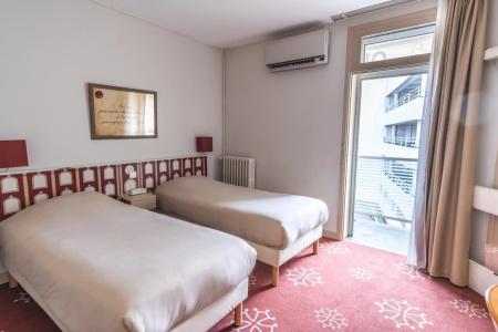 Ours Blanc - Place Victor Hugo - 16