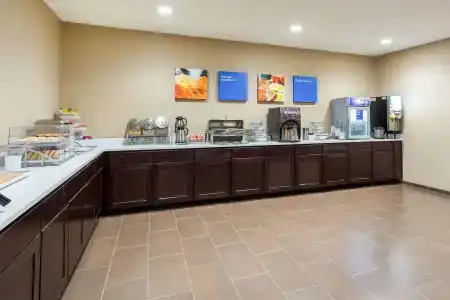 Comfort Inn & Suites Airport - 21