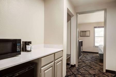 Days Inn by Wyndham San Antonio Near Fiesta Park - 15