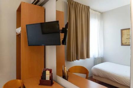 Ours Blanc - Place Victor Hugo - 47