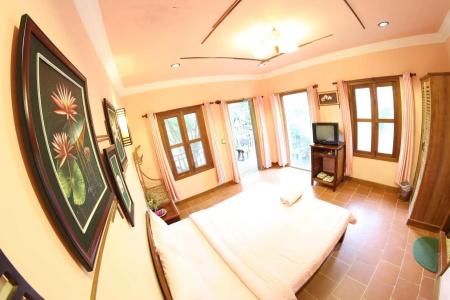 Natural Bungalows Restaurant and Bar - 2