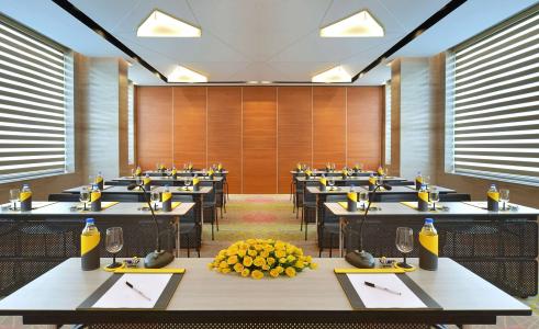 Radisson Bengaluru City Center - 10
