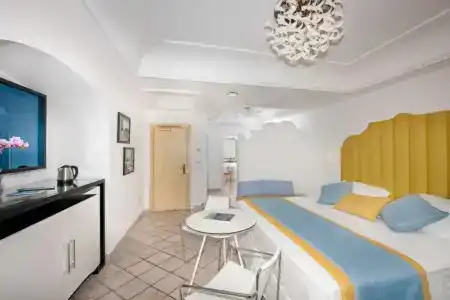 Eden Roc Suites - 310