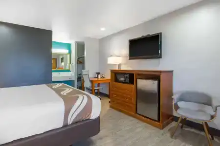 Quality Inn Near Hollywood Walk of Fame - 28