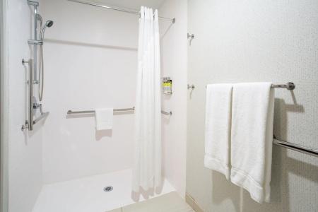 Holiday Inn Express & Suites, an IHG - 6