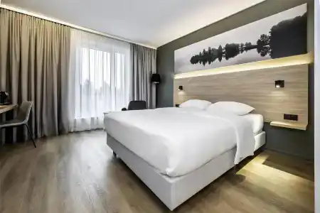Park Inn by Radisson Vilnius Airport & Business Centre - 4