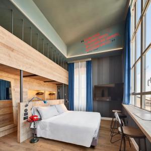 The Modernist - 33