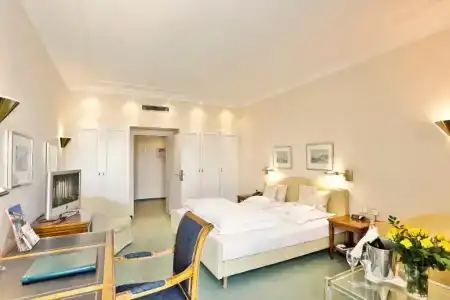 Bayerischer Hof - 57