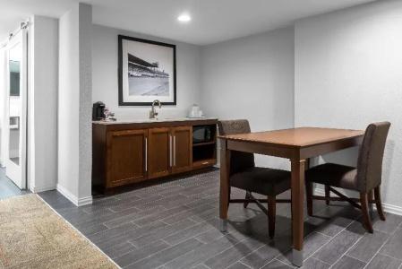 Hampton Inn - Suites-Civic Center - 36