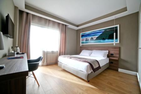 7th Floor Suite - 26