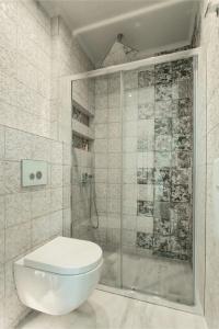 Blue Carpet Luxury Suites - 174
