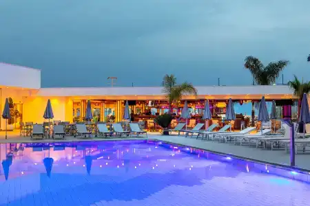 Limanaki Beach & Suites - 14