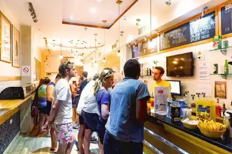 Villa Saint Exupery Beach Hostel - 9
